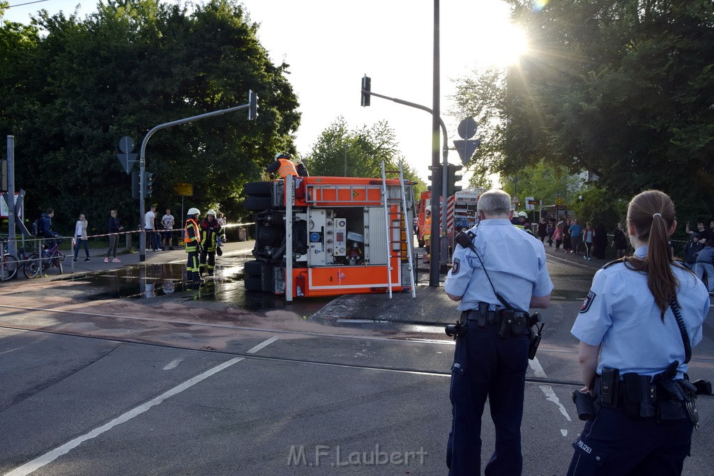 TLF 4 umgestuerzt Koeln Bocklemuend Ollenhauer Ring Militaerringstr P008.JPG - Miklos Laubert